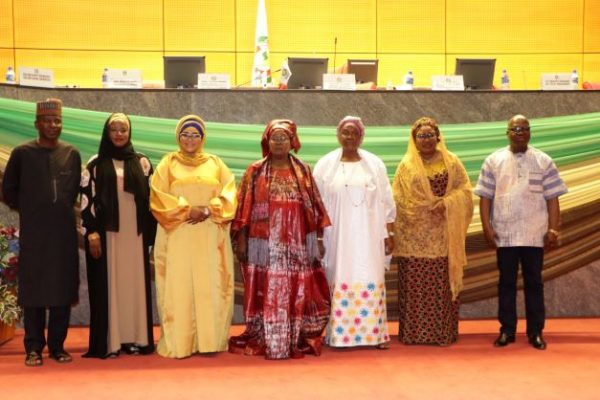 As mulheres do Parlamento da CEDEAO organizam um simpósio sobre a liderança feminina